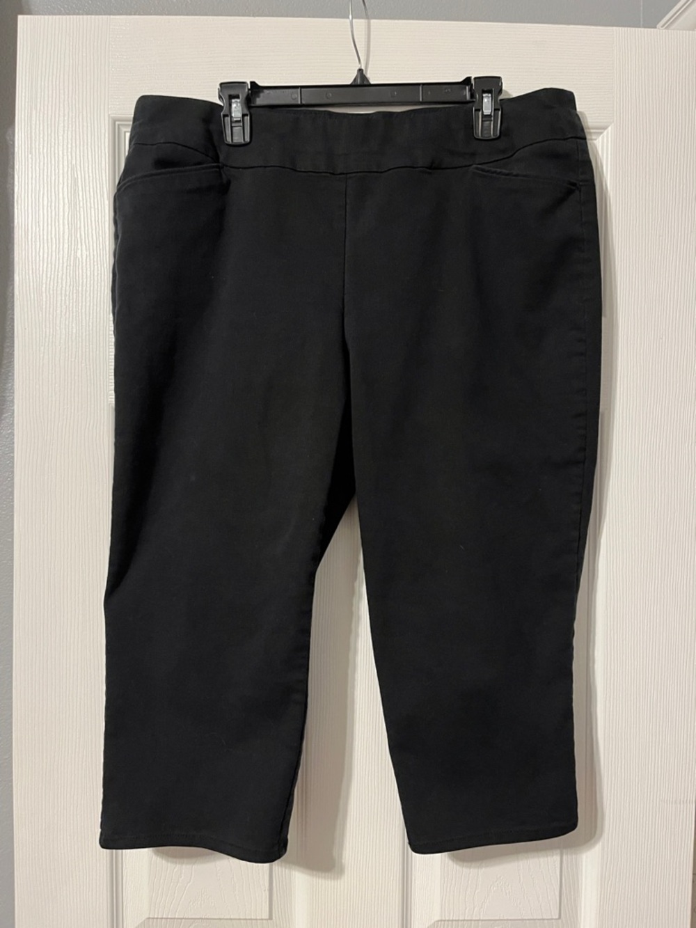 Women’s Croft & Barrow Black pull-on Capri Pants